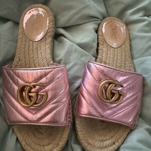Gucci flat sandals size 37